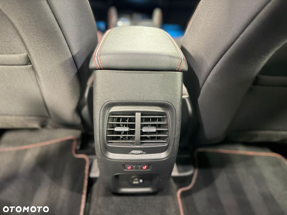 Ford Kuga 2.5 FHEV FWD ST-Line - 24