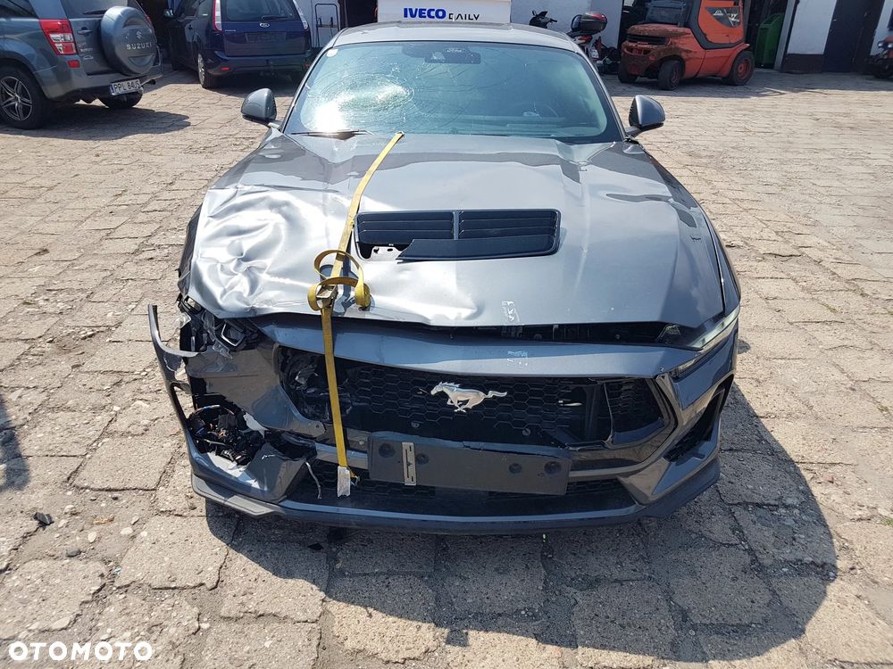 Ford Mustang - 4