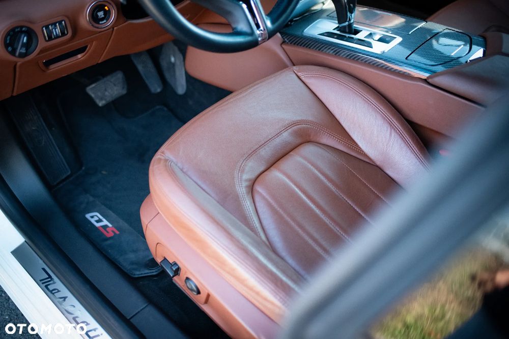 Maserati Quattroporte GTS - 13