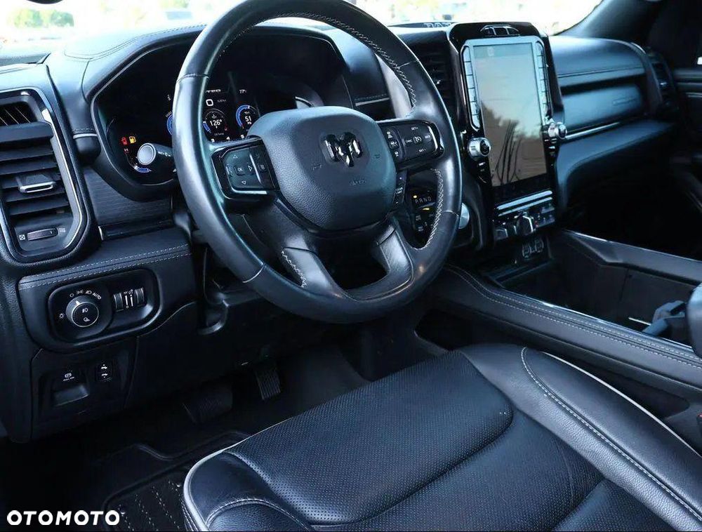 RAM 1500 Crew Cab Shortbed Limited - 4