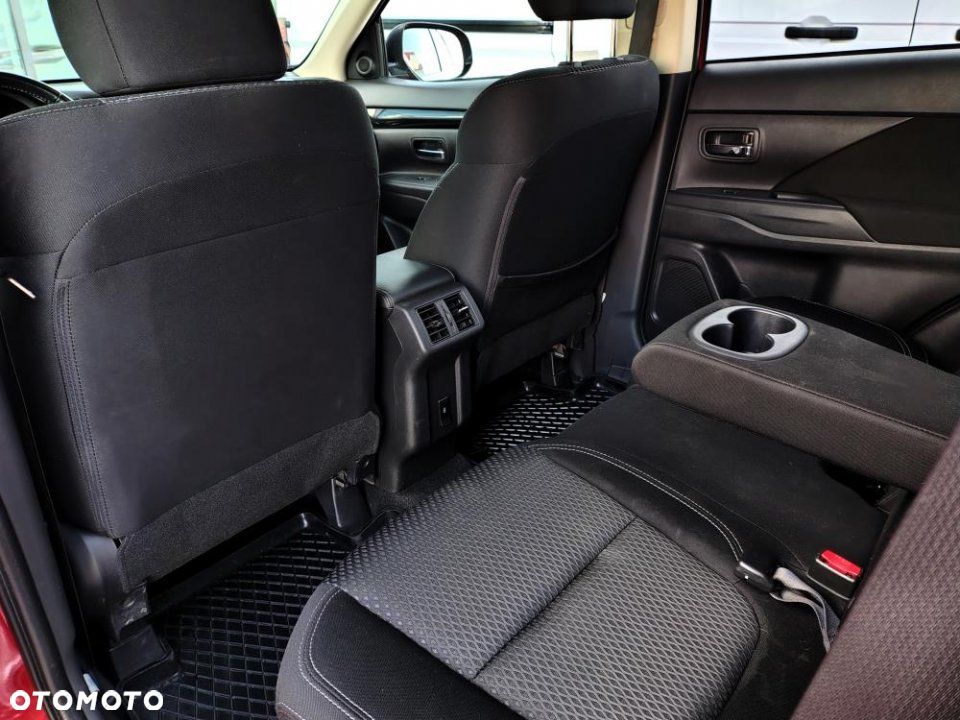 Mitsubishi Outlander - 16