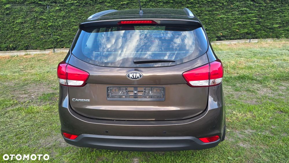 Kia Carens - 11