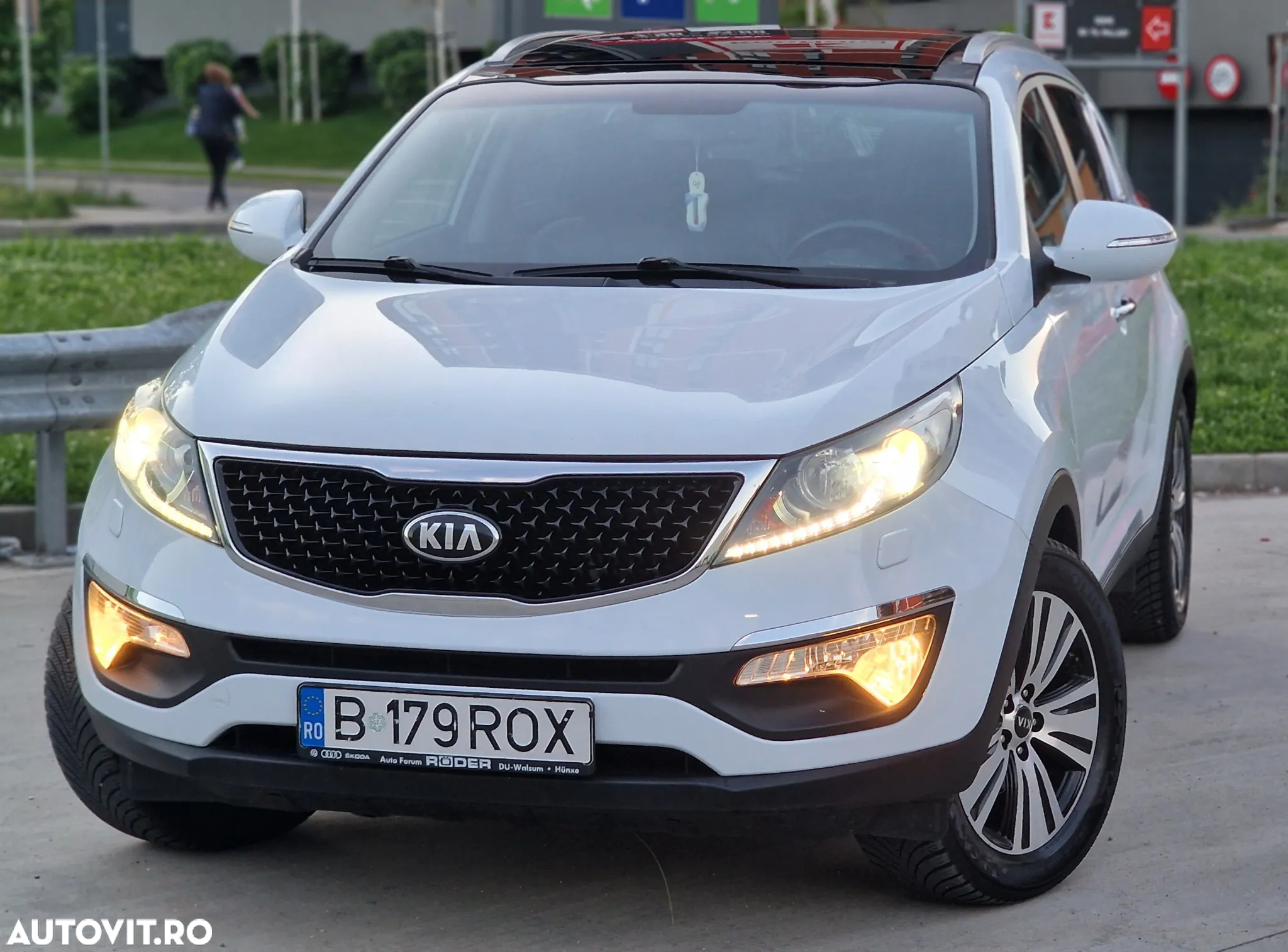 Kia Sportage 1.7 CRDI 2WD Dream-Team Edition - 13
