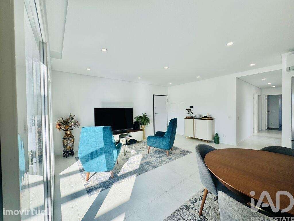 Moradia geminada T3 em São Sebastião de 125 m2 - Grande imagem: 2/21