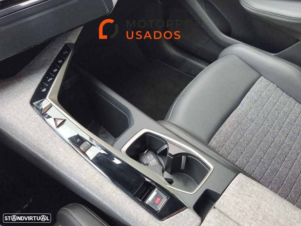 Peugeot 5008 1.2 Hybrid Allure e-DCS6 - 23