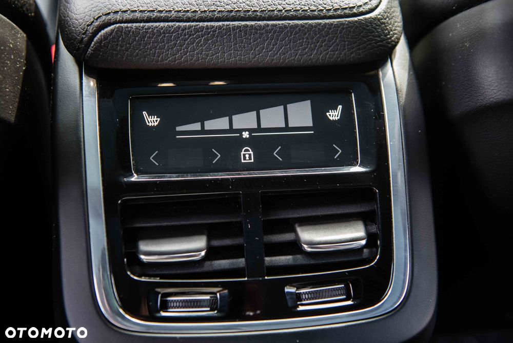 Volvo XC 60 D5 AWD R-Design - 29