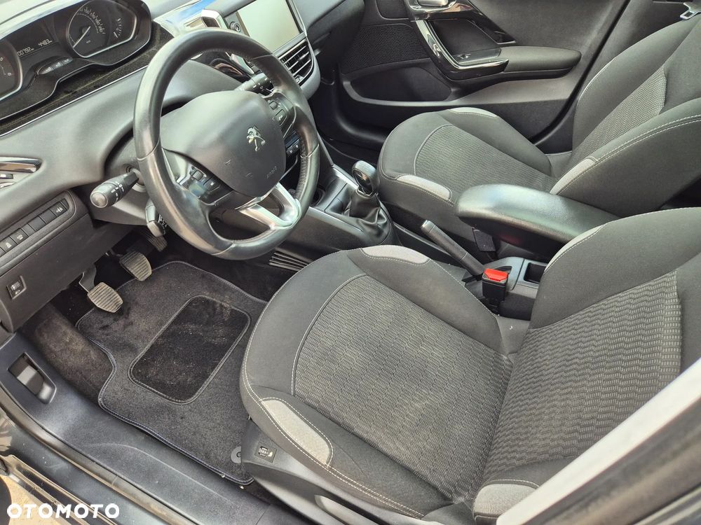 Peugeot 208 1.6 BlueHDi Allure S&S - 6