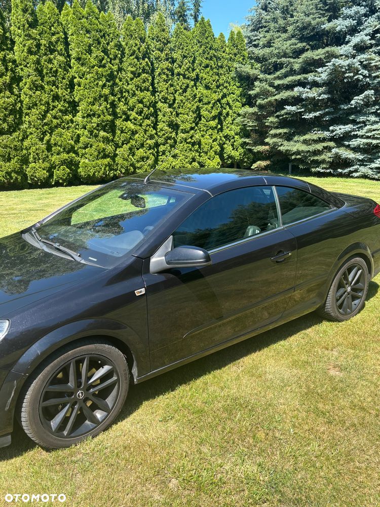 Opel Astra 2.0 T Cosmo - 11