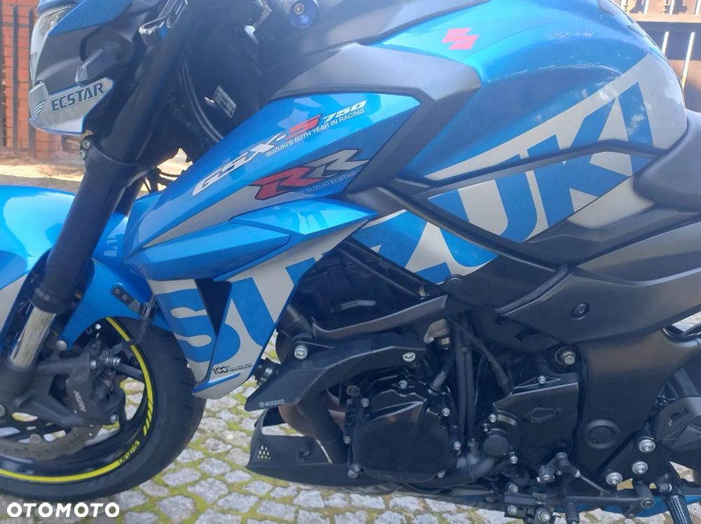 Suzuki GSX - 3