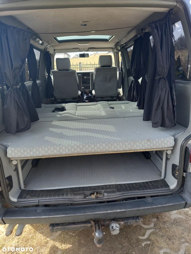 Volkswagen Multivan - 17