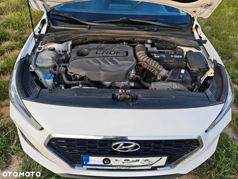 Hyundai i30 1.6 D Classic + - 11