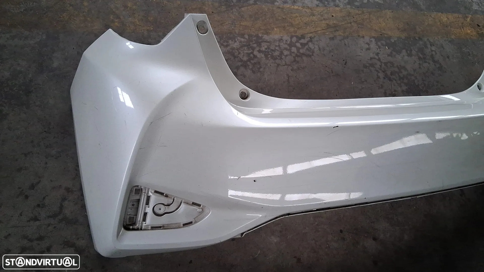 Para-choques traseiro Toyota Yaris P13 facelift 2017-2020 - 2