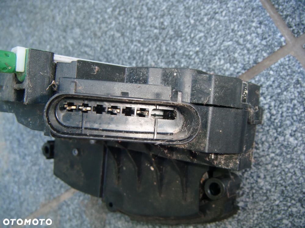 ford fiesta mk7 zamek drzwi prawy tył am5a-r26412-ae - 2