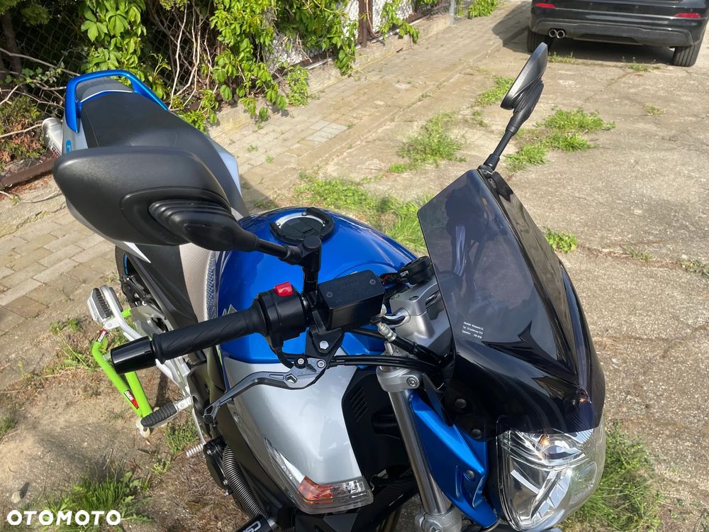 Suzuki GSR - 9