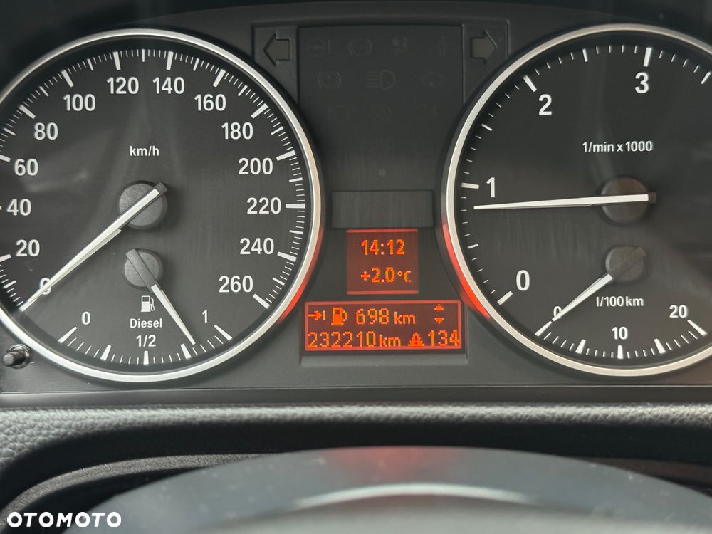 BMW Seria 3 318d DPF Edition Sport - 14