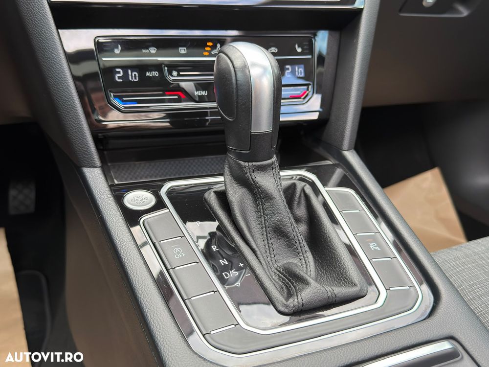 Volkswagen Passat - 22