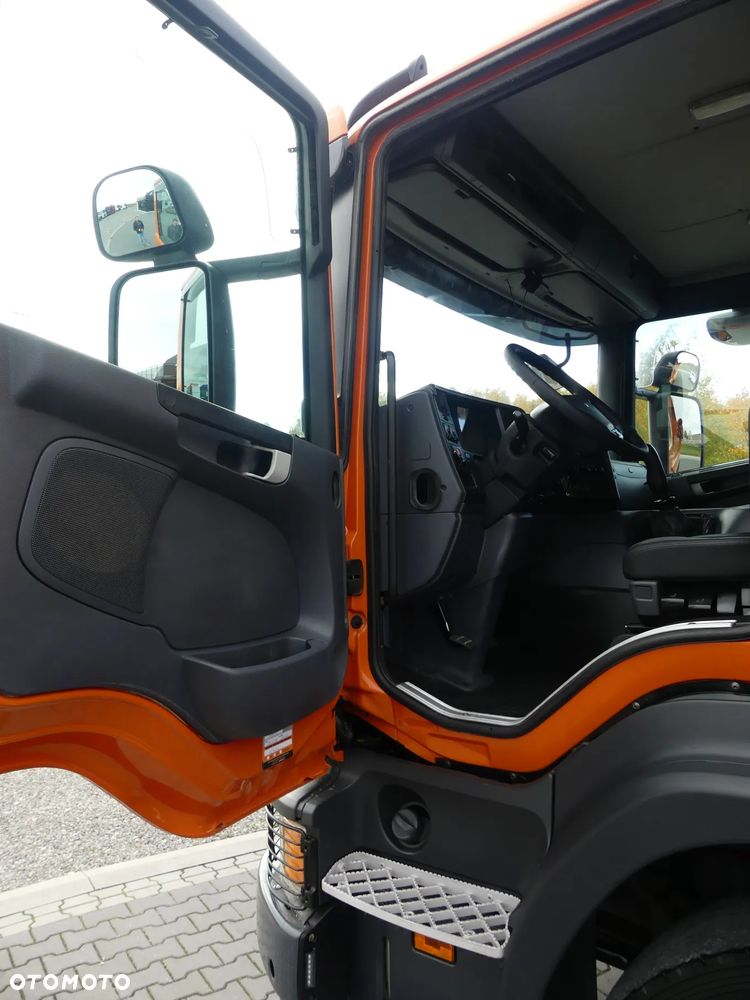 Scania P410 8x4 / WYWROTKA TYLNO ZSYPOWA / ALUFELGI / MANUAL / - 21