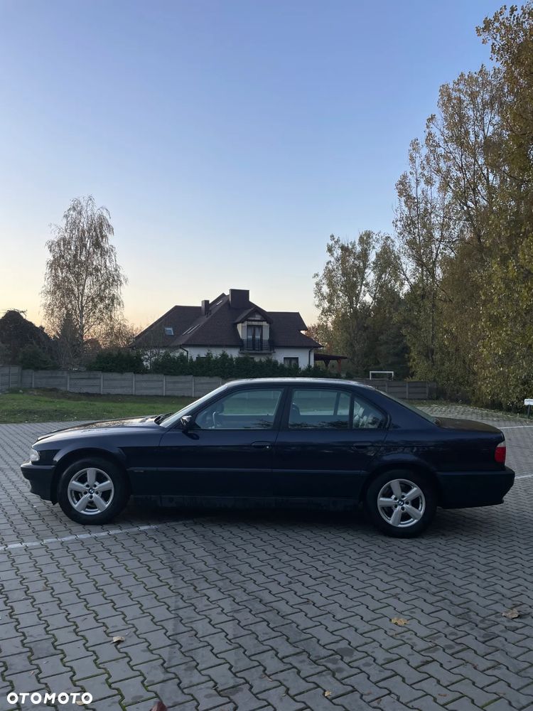 BMW Seria 7 728i L - 3