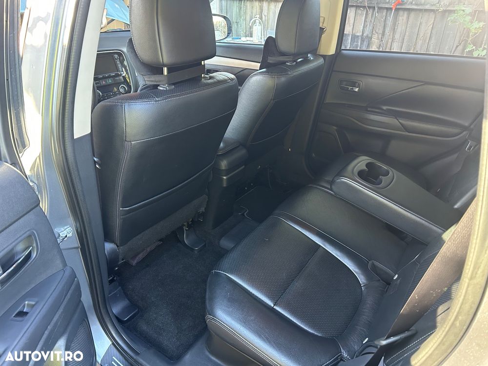 Mitsubishi Outlander - 3