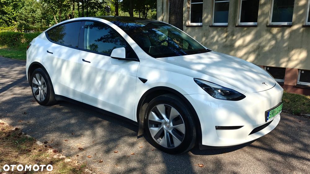 Tesla Model Y Long Range Dual Motor AWD - 9