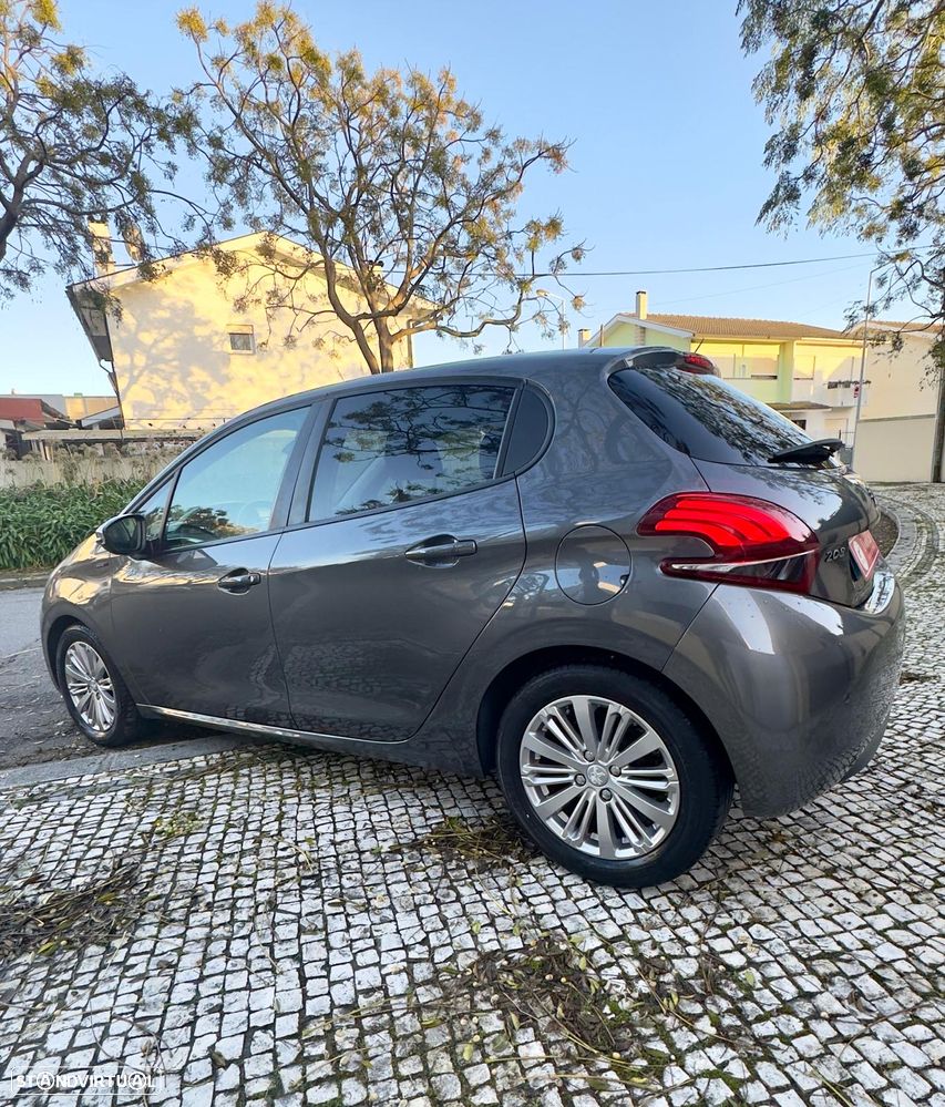 Peugeot 208 1.2 PureTech Signature - 6