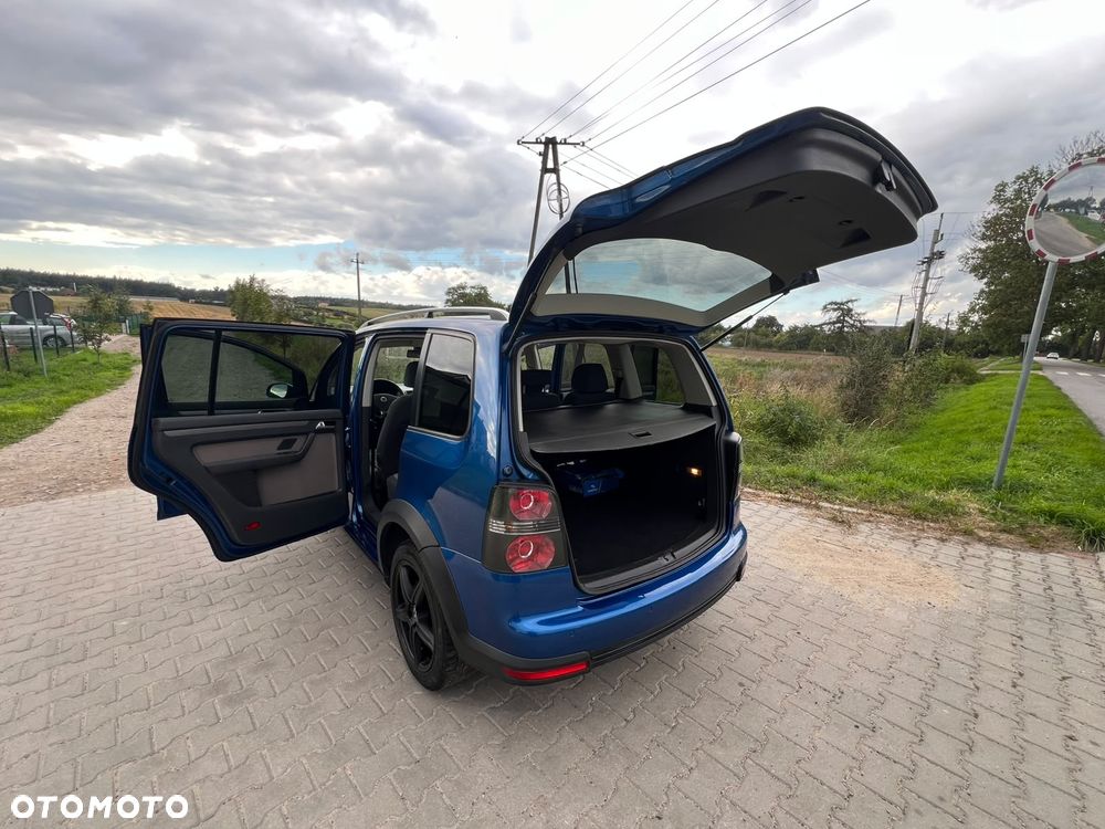 Volkswagen Touran - 28