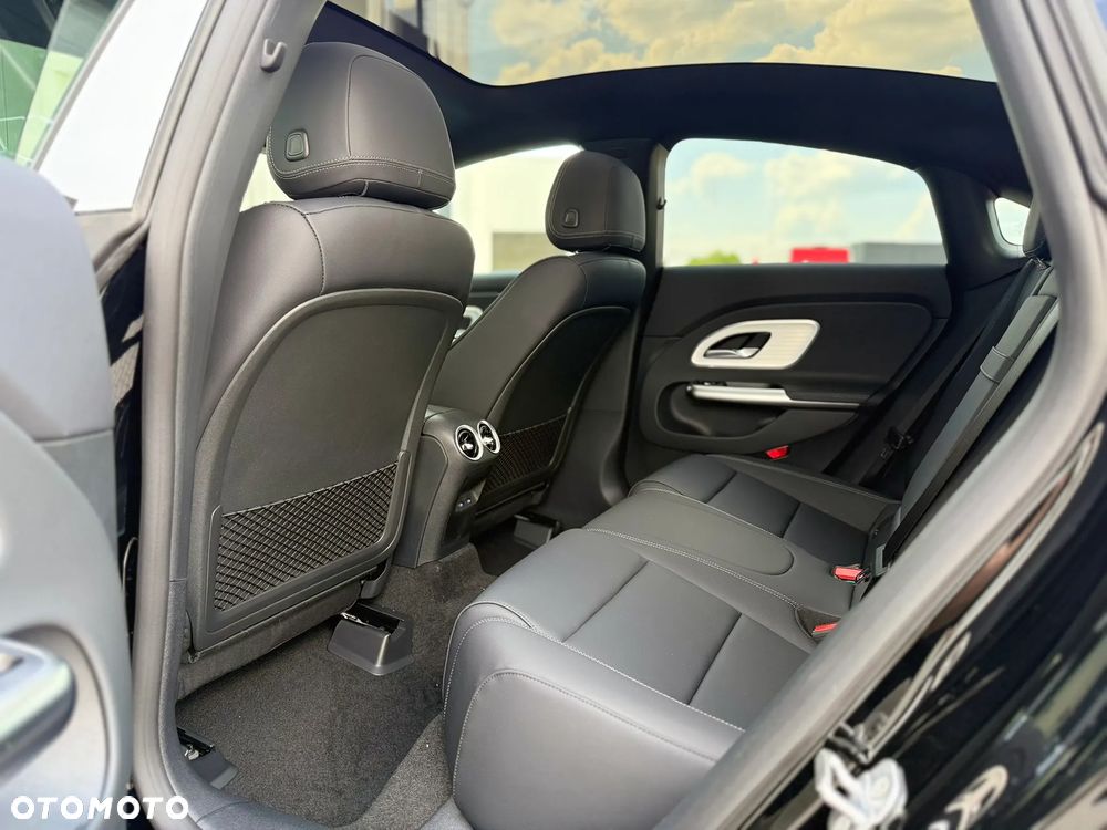 Mercedes-Benz CLA - 27