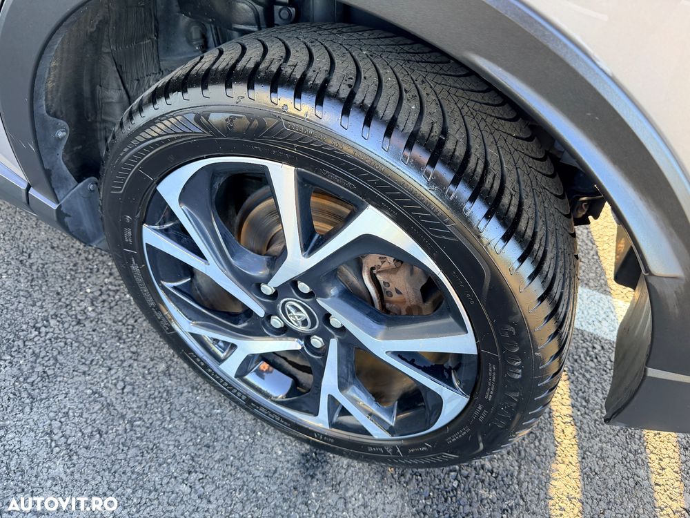 Toyota C-HR 1.8 HEV 140 CP 4x2 CVT Dynamic - 13
