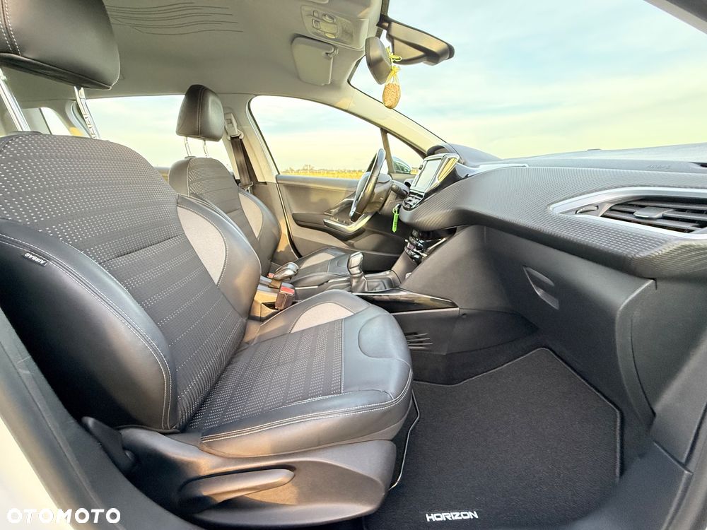 Peugeot 2008 1.2 Pure Tech Allure S&S - 11