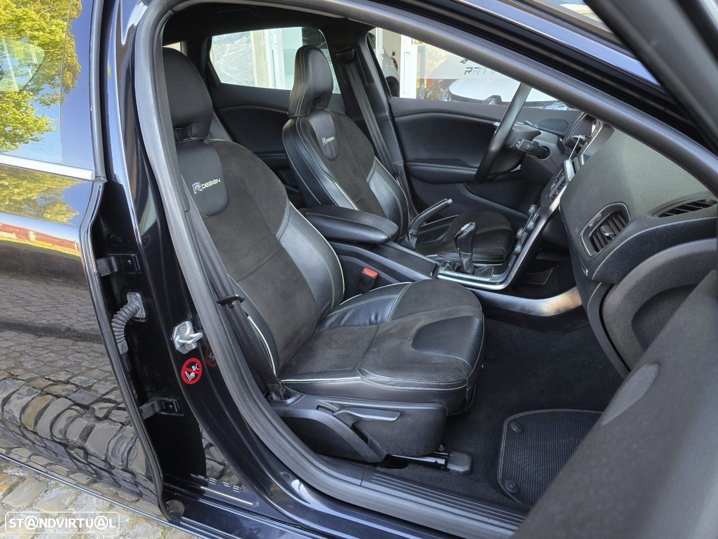 Volvo V40 D2 R Design - 16