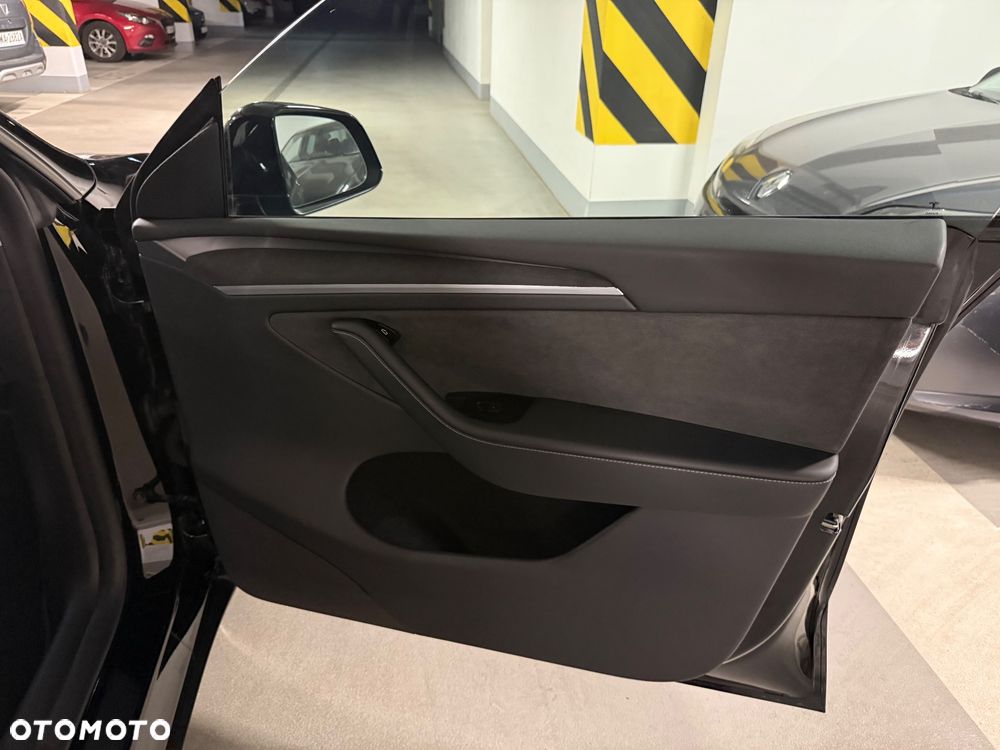 Tesla Model Y Performance AWD - 24