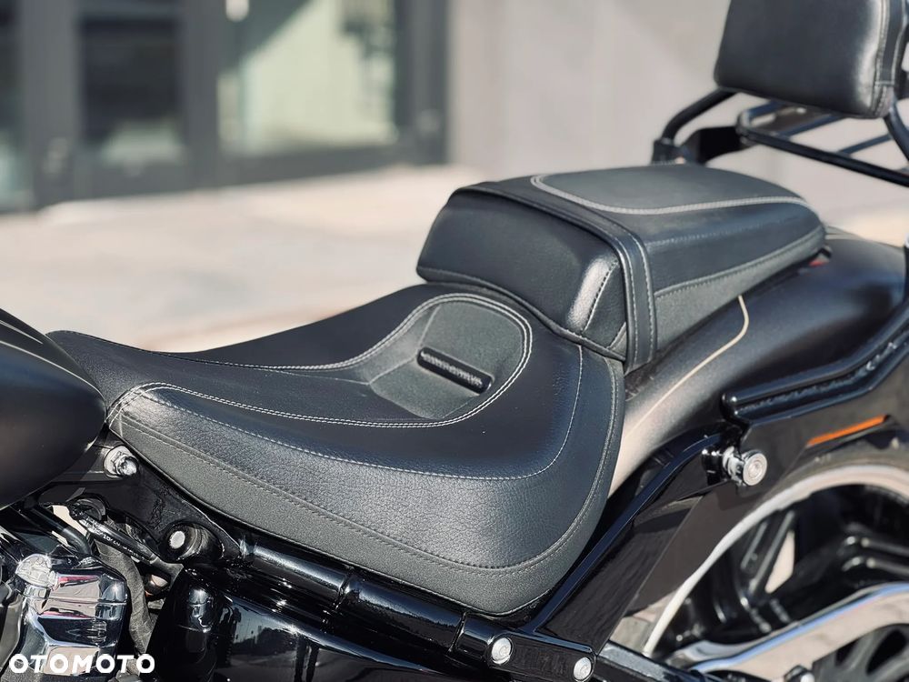 Harley-Davidson Softail Breakout - 21