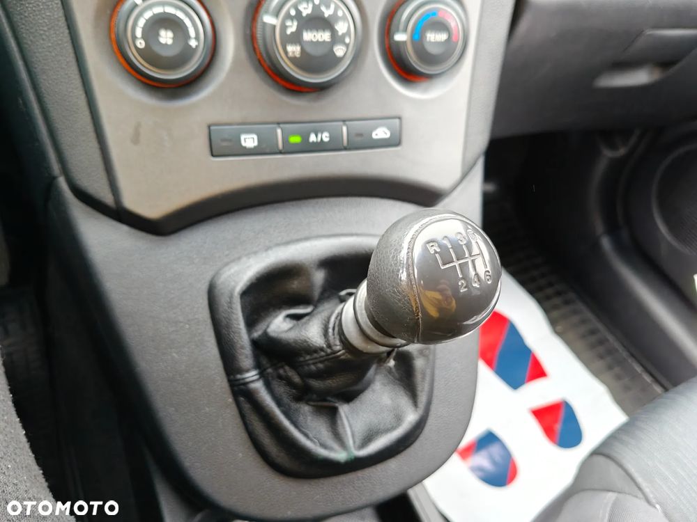 Kia Carens CRDi DPF LX - 24