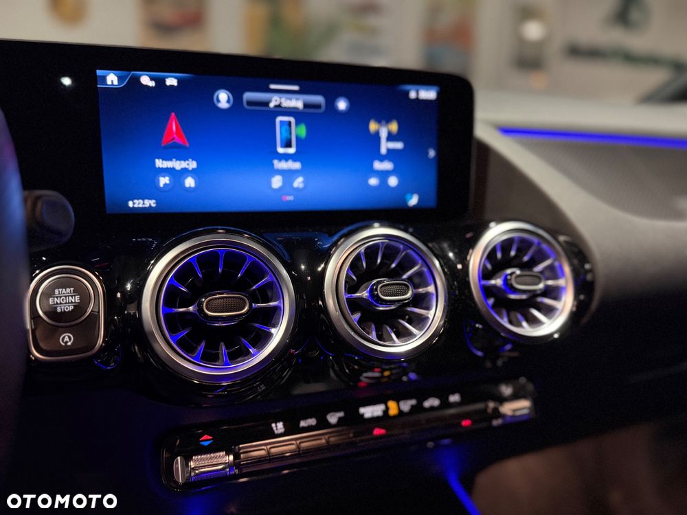 Mercedes-Benz GLA 200 d AMG Line - 14