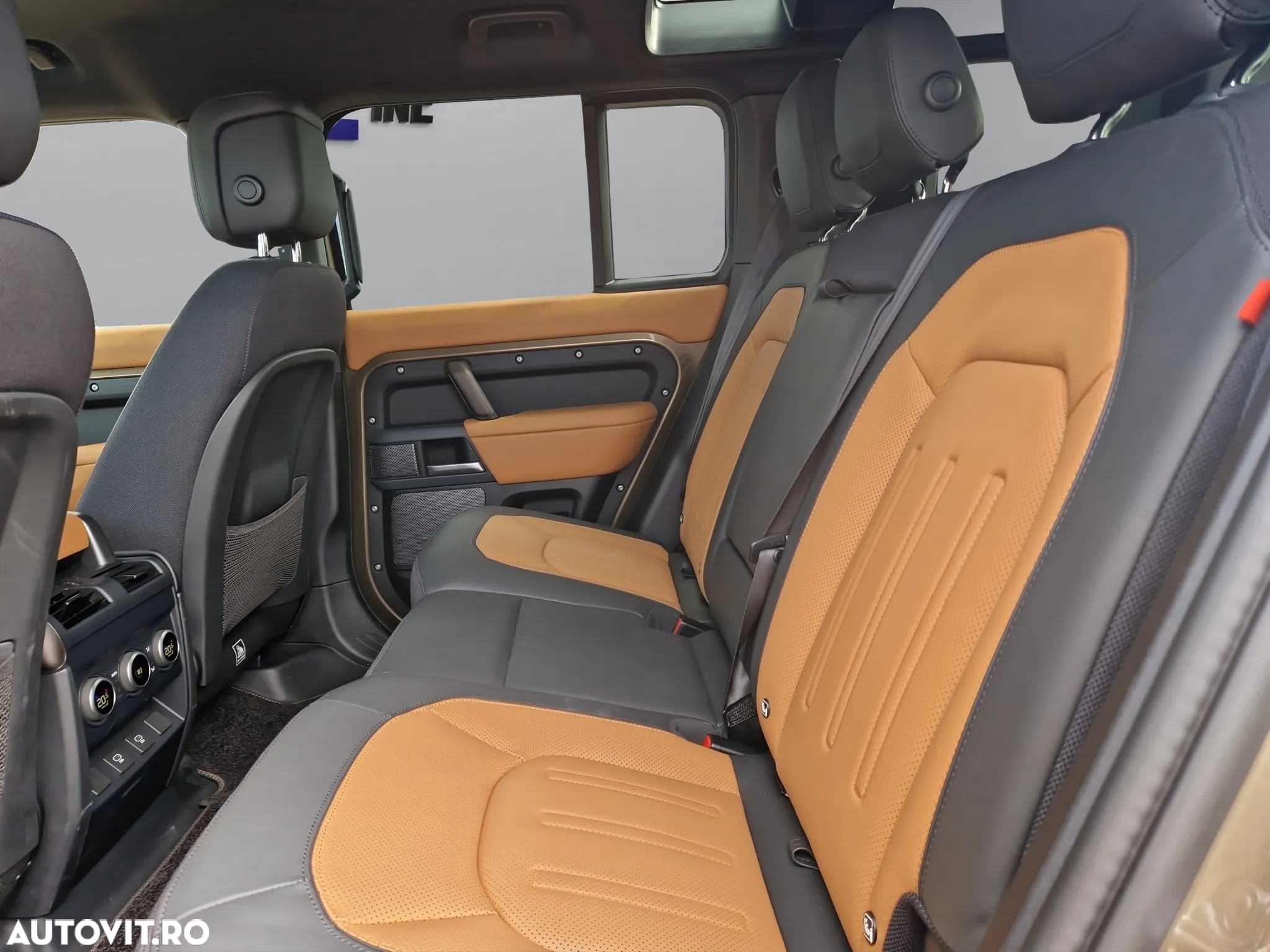 Land Rover Defender 110 3.0D 300 MHEV X - 11