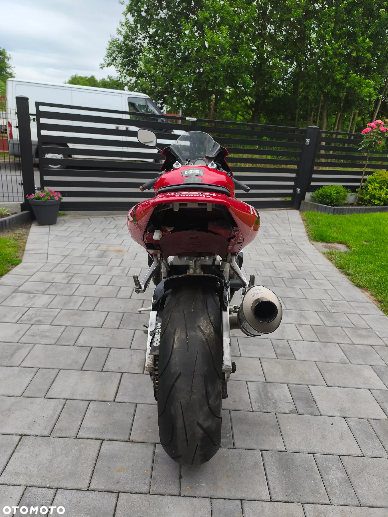 Yamaha R1 - 16