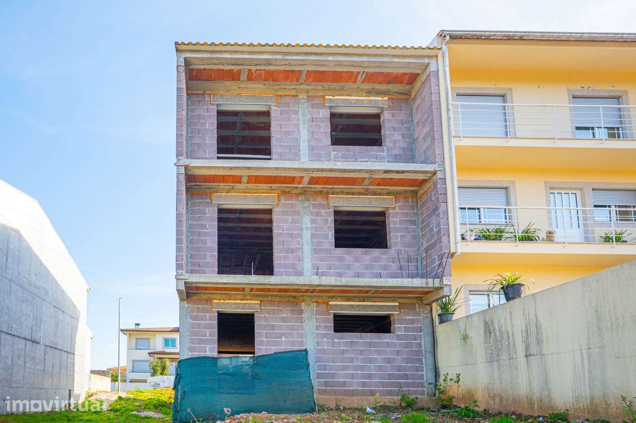 Moradia T3 por terminar em Cabanelas|Elevado potencial de investimento - Grande imagem: 2/33
