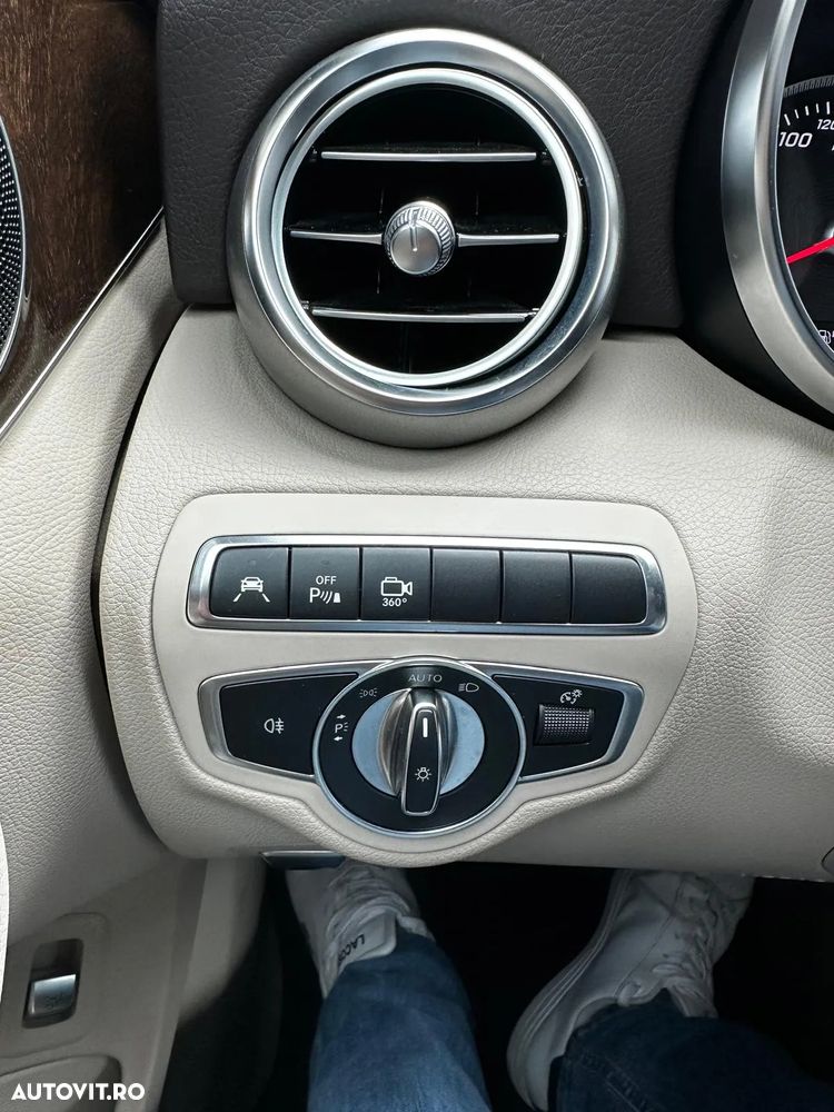 Mercedes-Benz C - 12