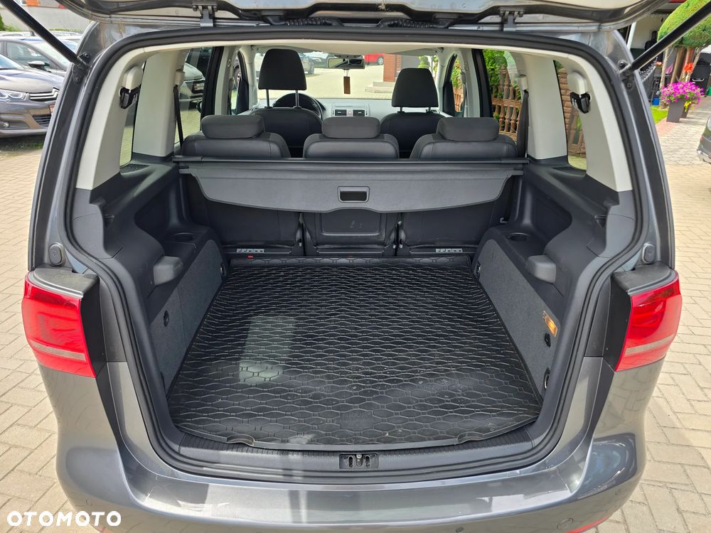 Volkswagen Touran - 20