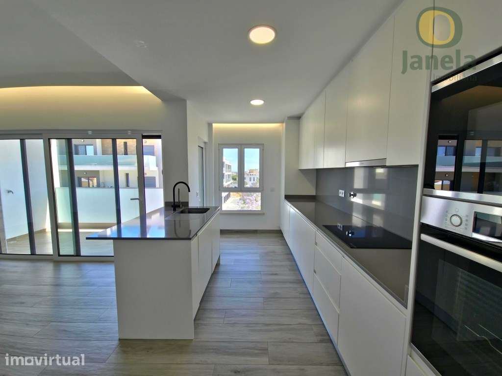 Apartamento com garagem, arrecadação e agradável Vista Mar - Grande imagem: 2/35