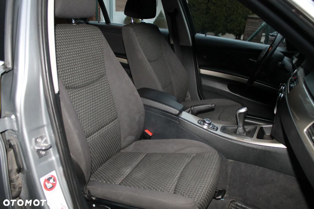 BMW Seria 3 320d - 24