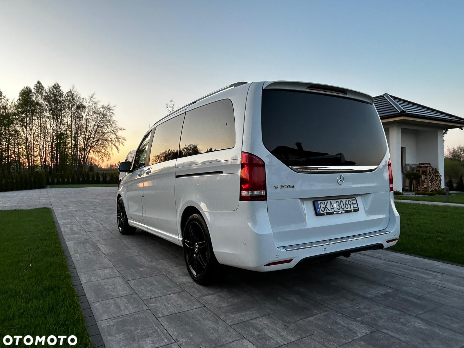 Mercedes-Benz Klasa V 300 d Avantgarde 9G-Tronic (d³ugi) - 3