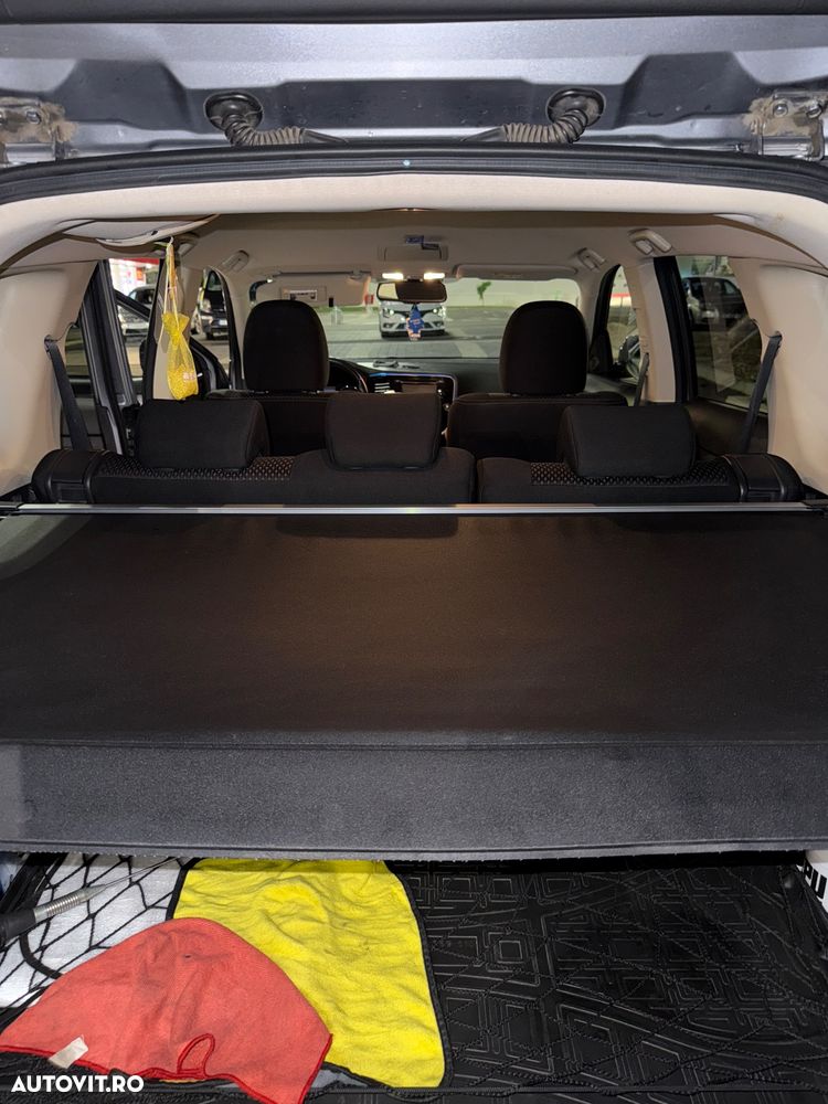 Mitsubishi Outlander - 11