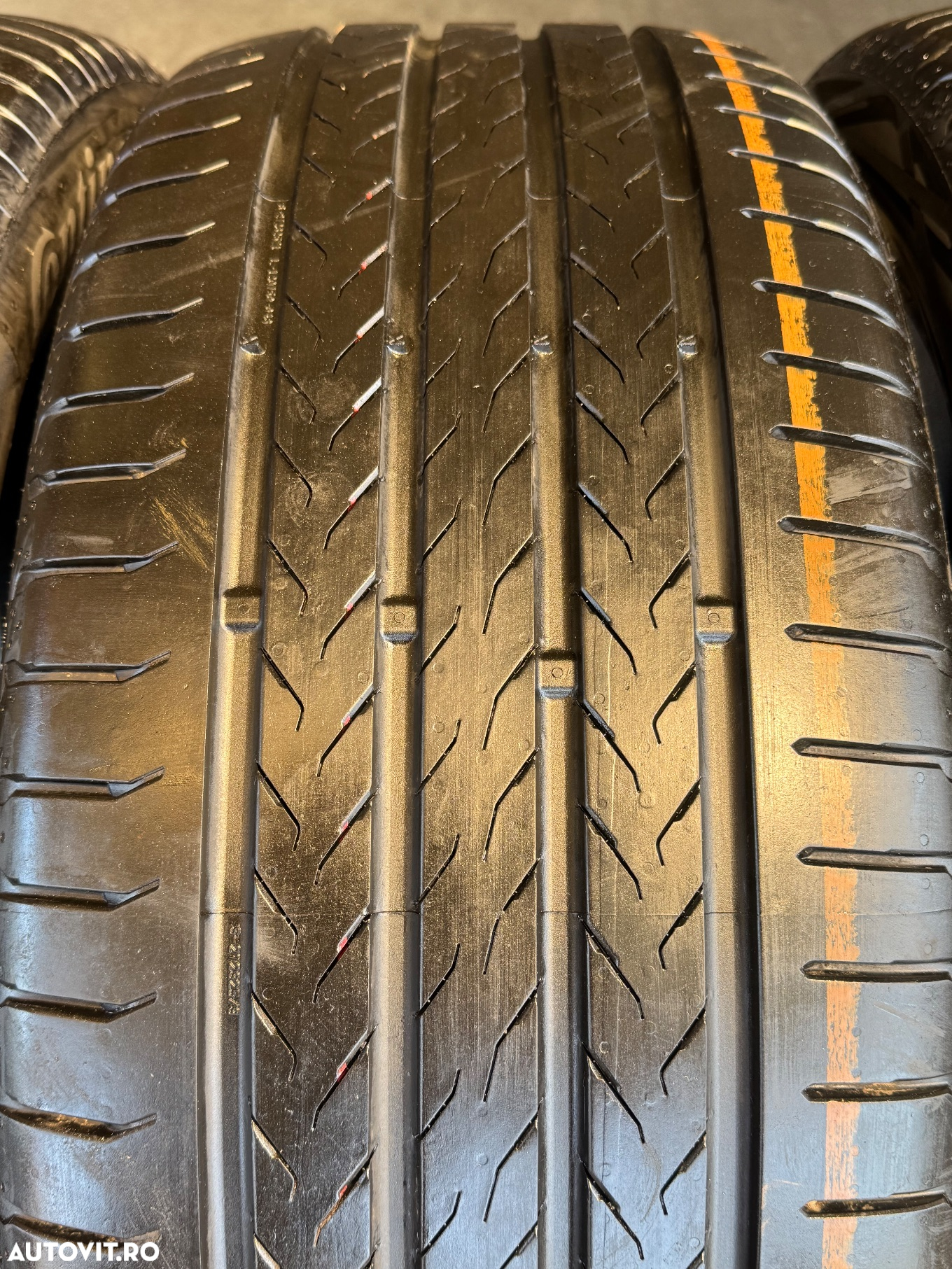 Vând 4 anvelope 255/45/20 Continental de vară ca noi - 4