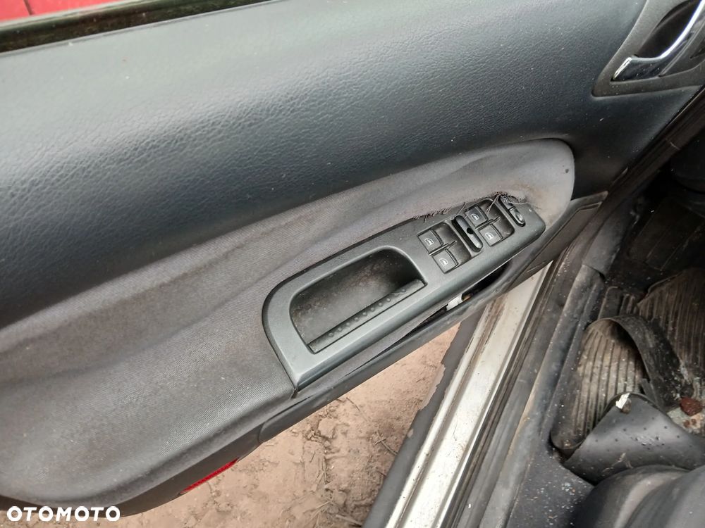 SKODA OCTAVIA I 1 LF7T fotel fotele kanapa deska kokpit podsufitka boczek boczki klamka - 3