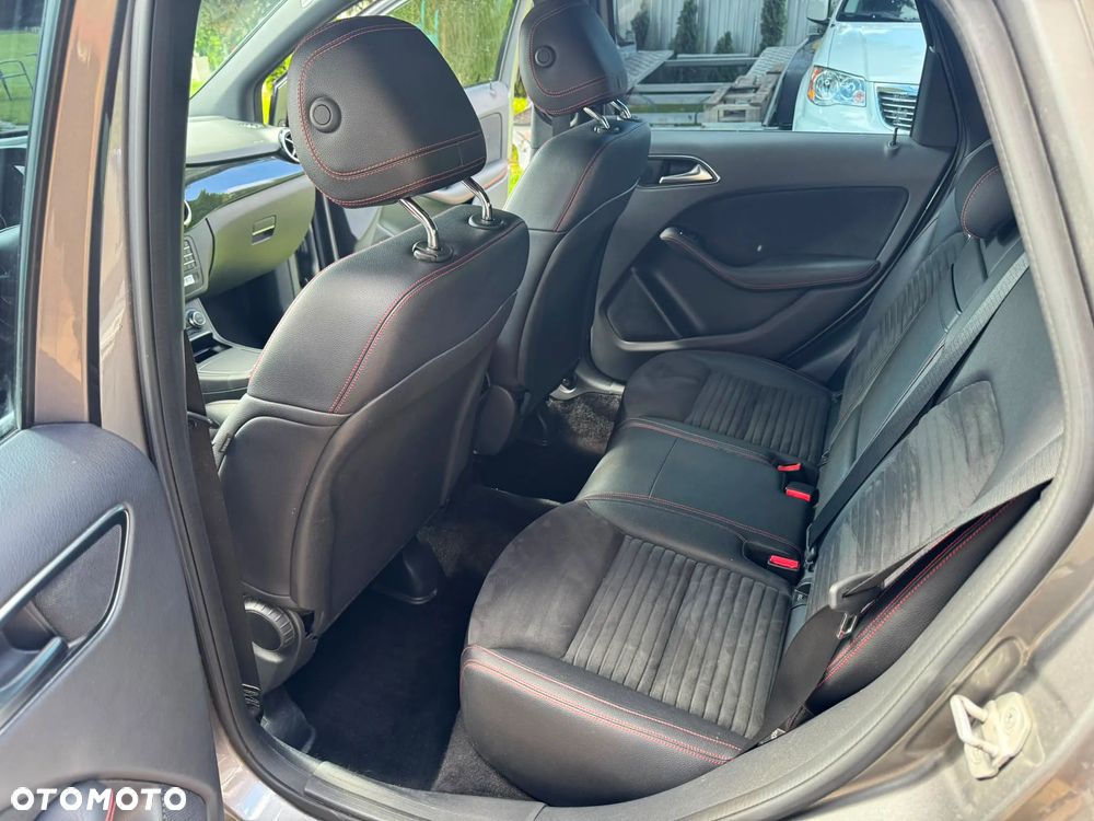 Mercedes-Benz Klasa B 250 4Matic 7G-DCT AMG Line - 22