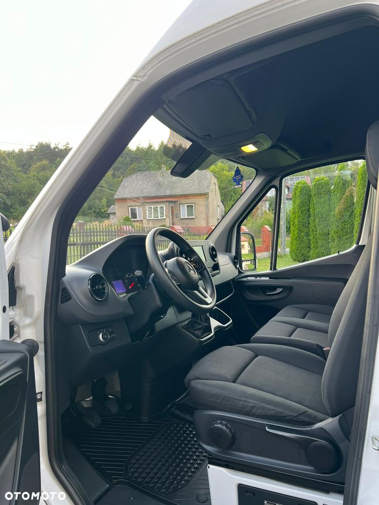 Mercedes-Benz Sprinter - 24
