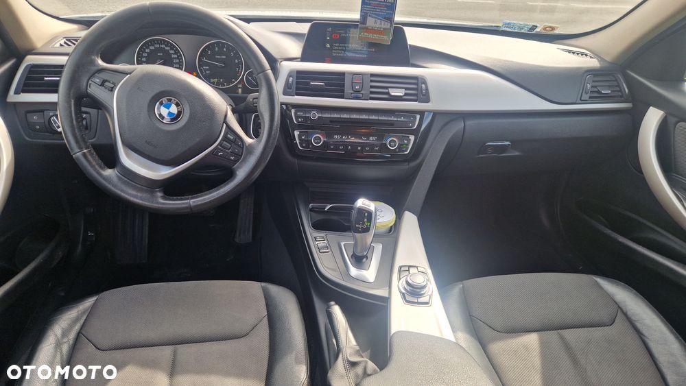 BMW Seria 3 318i - 11