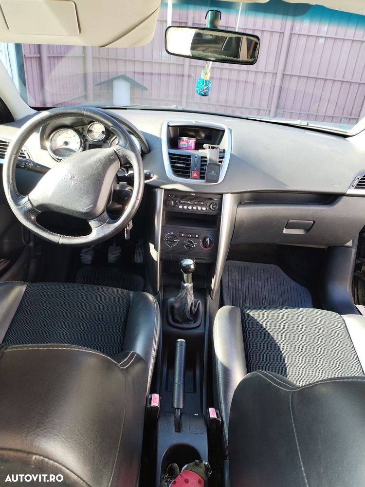 Peugeot 207 90 HDi FAP (Blue Lion) Sport - 6