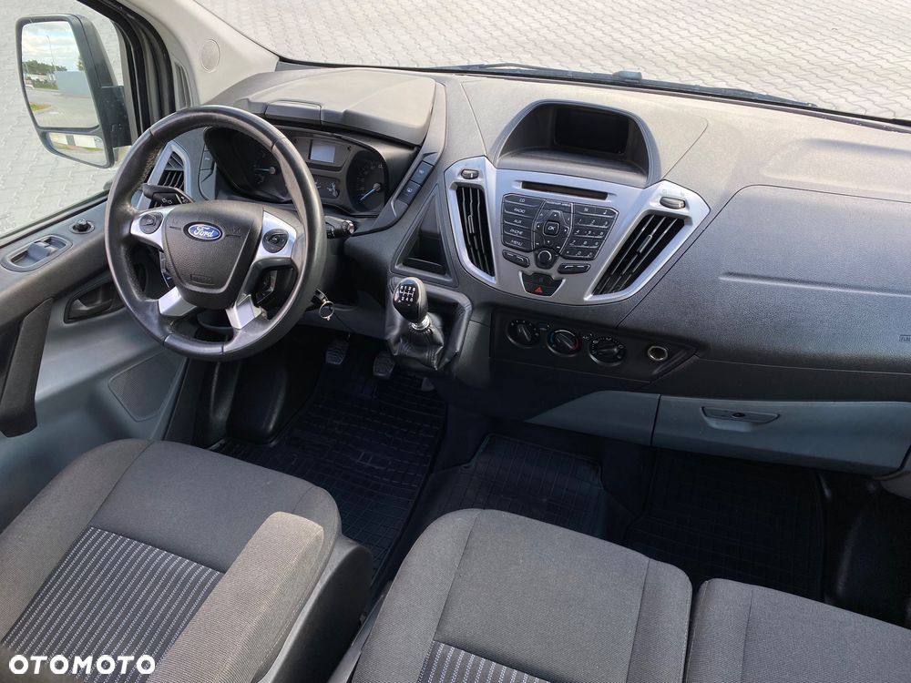 Ford Tourneo Custom - 8